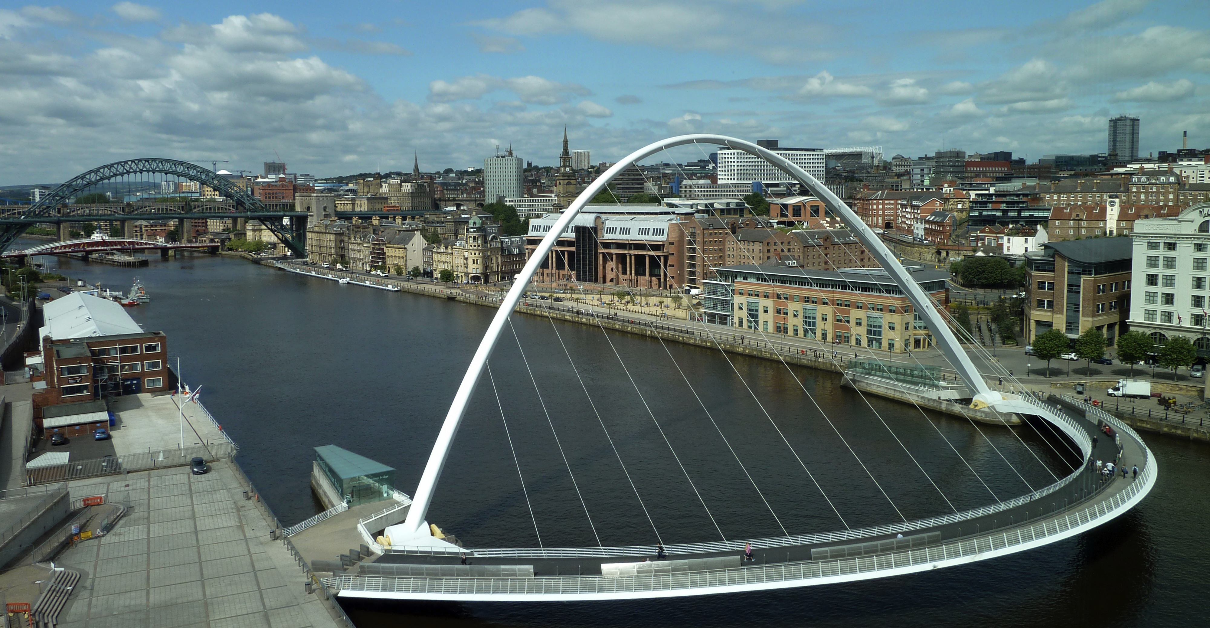 Newcastle-upon-Tyne-bridges-and-skyline_cropped